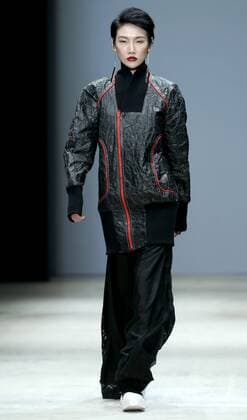BEIJING, Nov. 1, 2016 -- A model presents a creation by designer Chen Yu during the China Fashion Week in Beijing, capital of China, Nov. 1, 2016. ) (ssx) CHINA-BEIJING-FASHION-WEEK(CN) ChenxJianli 