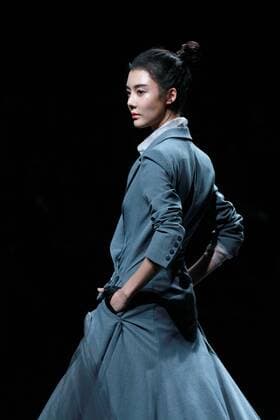 BEIJING, CHINA - NOVEMBER 01: Actress Che Xiao showcases designs on the runway at AM.IXAM collection by Ma Ying during the Mercedes-Benz China Fashion Week Spring Summer 2017 at Banquet Hall of Beijing Hotel on November 1, 2016 in Beijing, China.  CFP494828339