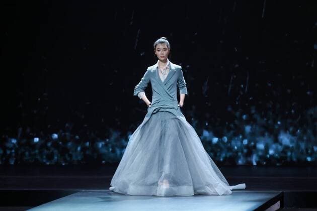 BEIJING, CHINA - NOVEMBER 01: Actress Che Xiao showcases designs on the runway at AM.IXAM collection by Ma Ying during the Mercedes-Benz China Fashion Week Spring Summer 2017 at Banquet Hall of Beijing Hotel on November 1, 2016 in Beijing, China.  CFP494828343