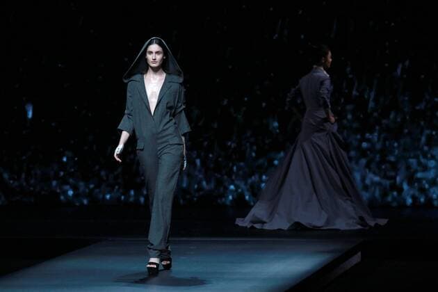 BEIJING, CHINA - NOVEMBER 01: A model showcases designs on the runway at AM.IXAM collection by Ma Ying during the Mercedes-Benz China Fashion Week Spring Summer 2017 at Banquet Hall of Beijing Hotel on November 1, 2016 in Beijing, China.  CFP494828346