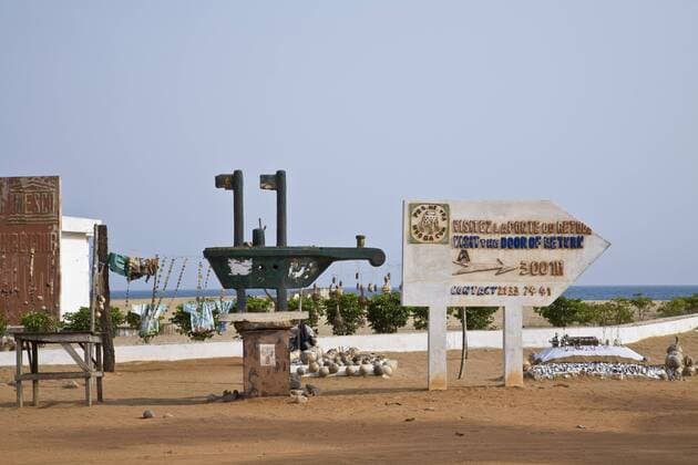 West Africa, Benin, Ouidah, Bight of Benin, Door of Return. Sign at entrance to Door of Return, a monument on the site of a Portuguese fort used to ship millions of slaves off to colonies.  Copyright: xAlidaxLathamx xDanitaxDelimont AF03 ALA0064