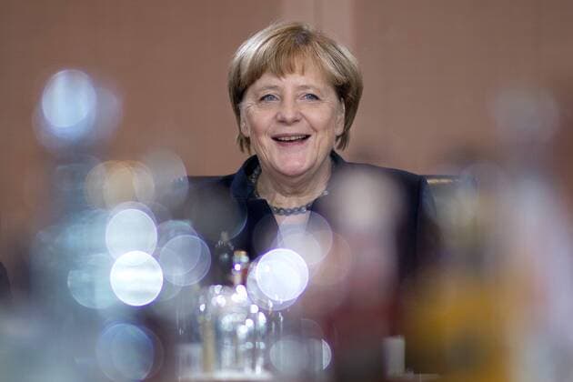 Themen der Woche Bilder des Tages Angela Merkel, Kabinett DEU, Deutschland, Germany, Berlin, 02.11.2016 Angela Merkel, Bundeskanzlerin und Bundesvorsitzende der CDU, vor der Kabinettssitzung im Berliner Kanzleramt. Angela Merkel, Chancellor and leader of the CDU, during a cabinet meeting at the chancellor office in Berlin.