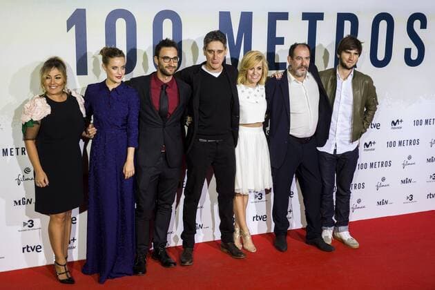 Amaia montero, Dani Rovira, Marel Barrena, Alexandra jimenez, Karra Elejalde Lucas Vidal during the premier of the film 100 METROS at Capitol Cinema in Madrid, Spain. November 02, 2016.  (20161102063)