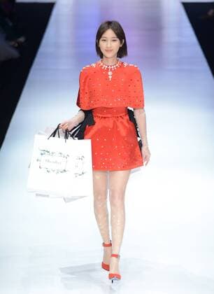 BEIJING, CHINA - NOVEMBER 02: Actress Zhang Li showcases designs on the runway at the Shenbai Collection show during Mercedes-Benz China Fashion Week Spring Summer 2017 at 751D park on November 2, 2016 in Beijing, China.  CFP494892426