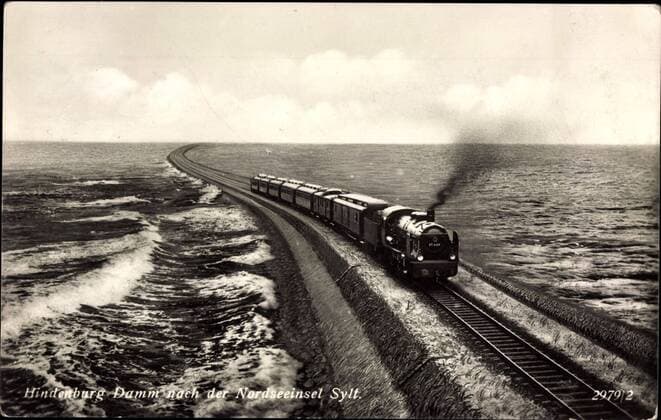 Hindenburgdamm nach der Nordseeinsel Sylt, Dampflok