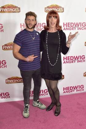 J.B. Ghuman Jr., und Miss Coco Peru bei der Premiere des Kinofilms Hedwig and the Angry Inch im Hollywood Pantages Theatre. Los Angeles, 02.11.2016 Foto:xD.xStarbuckx xFuturexImage