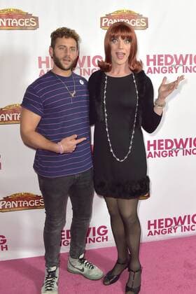 J.B. Ghuman Jr., und Miss Coco Peru bei der Premiere des Kinofilms Hedwig and the Angry Inch im Hollywood Pantages Theatre. Los Angeles, 02.11.2016 Foto:xD.xStarbuckx xFuturexImage