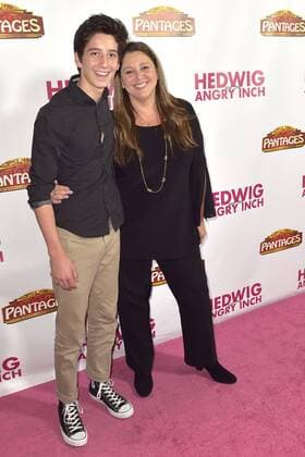 Camryn Manheim mit Sohn Milo Jacob Manheim bei der Premiere des Kinofilms Hedwig and the Angry Inch im Hollywood Pantages Theatre. Los Angeles, 02.11.2016 Foto:xD.xStarbuckx xFuturexImage