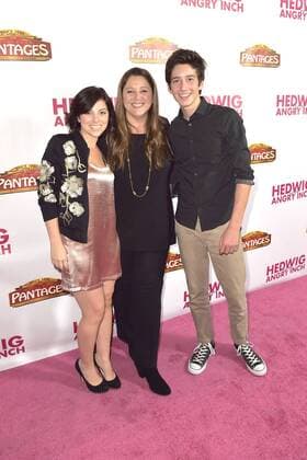 Krysta Rodriguez und Camryn Manheim mit Sohn Milo Jacob Manheim bei der Premiere des Kinofilms Hedwig and the Angry Inch im Hollywood Pantages Theatre. Los Angeles, 02.11.2016 Foto:xD.xStarbuckx xFuturexImage