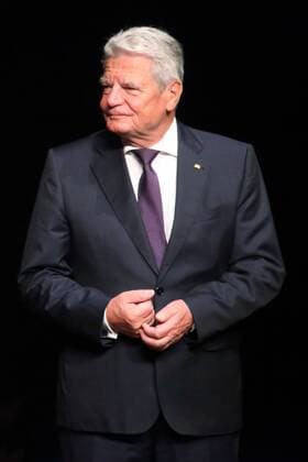 Joachim Gauck (Bundespraesident) am 01.11.2016 in Berlin Joachim Gauck (Bundespraesident) am 01.11.2016 in Berlin bei der Verleihung des Silbernen Lorbeerblattes an die Medaillengewinnerinnen und Medaillengewinner der XXXI. Olympischen und der XV. Paralympischen Sommerspiele in Rio de Janeiro 2016 xKATJPGx