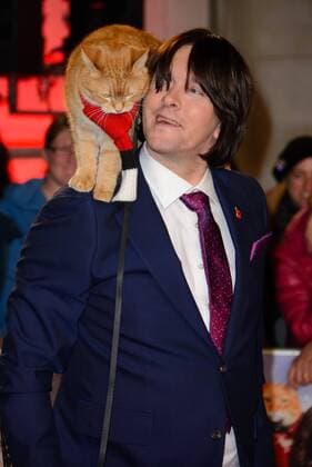 . 03 11 2016. London, United Kingdom. Bob and James Bowen attend the World Premiere of A Street Cat Named Bob.  xChrisxJosephx xi-Imagesx IIM-13750-0014