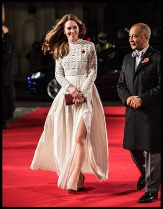 Bilder des Tages . 03 11 2016. London, United Kingdom. The Duchess of Cambridge arriving at A Street Cat Named Bob premiere in London. The Duchess of Cambridge arrives at the Curzon cinema in Mayfair, London for the premiere of the film A street cat named Bob in aid of the charity Action on Addiction of which she is a patron. ÔA Street Cat Named BobÕ tells the true story of the unlikely friendship between a young homeless busker, James Bowen, and the stray ginger cat who changes his life. The charity Action on Addiction brings help, hope and freedom to those living with addiction and those living with people who suffer problems of addiction. It is the UKÕs only charity working across the addiction field in treatment, professional education to honours degree level, support for families and children, research, and campaigns.  xi-Imagesx xPoolx IIM-13748-0028