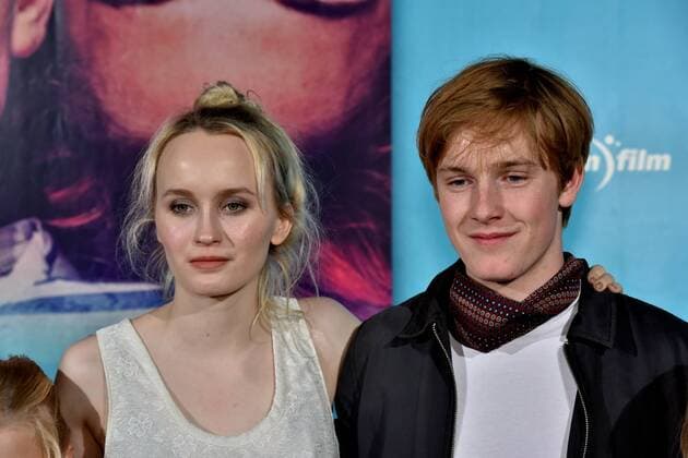Die Schauspieler Ada Philine Stappenbeck, Louis Hofmann posieren am 03.11.2016 in Köln bei der Premiere des Films Die Mitte der Welt