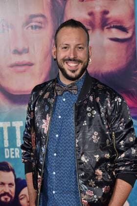 Der Regisseur Jakob M. ERWA posiert am 03.11.2016 in Köln bei der Premiere des Films Die Mitte der Welt