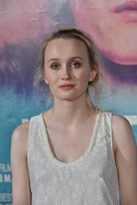 Die Schauspielerin Ada Philine Stappenbeck posiert am 03.11.2016 in Köln bei der Premiere des Films Die Mitte der Welt