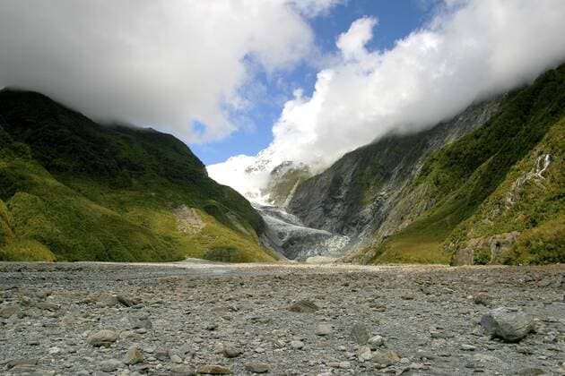 IMAGO Nature: Unsere Erde, Klimawandel, Gletscherschmelze Franz Josef, New Zealand. Glacier hiking through the Franz Josef glacier is a major attraction of New Zealand s south island.  Copyright: xMicahxWrightx xDanitaxDelimont AU02 MWR0132