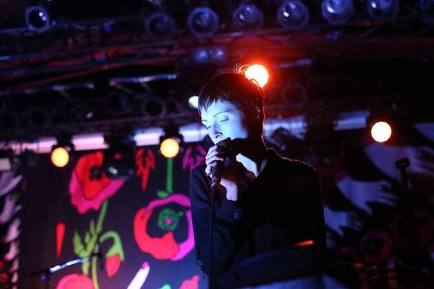 Channy Leaneagh von der Band Polica bei einem Konzert am 4. November 2016 im Astra Kulturhaus in Berlin. Channy Leaneagh of the band Polica performs during a concert at the Astra Kulturhaus on 4 November 2016 in Berlin, Germany. Polica Konzert in Berlin