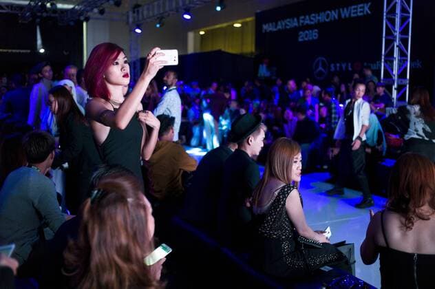 November 5, 2016 - Kuala Lumpur, MALAYSIA - A female audience take picture as model present creations during the Malaysia Fashion Week at Menara MATRADE in Kuala Lumpur, Malaysia on November 05, 2016. Kuala Lumpur MALAYSIA - ZUMAj91_ 20161105_zap_j91_004