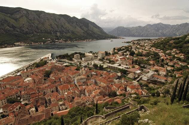 Montenegro, Kotor, small old city built on the seashore in the fjords, composed of old Mediterranean style houses built out of old local stones, and red tiled roof.  Copyright: xStephaniexRabemiafarax xDanitaxDelimont EU47 SRA0008