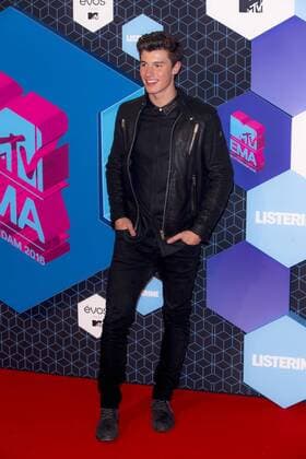 Shawn Mendes arrives at the MTV Europe Music Awards in Rotterdam, The Netherlands on November 6, 2016.  ROT20161106821 SVENxHOOGERHUIS