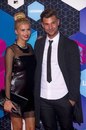 Monja Van de Veire and Wayne arrive at the MTV Europe Music Awards in Rotterdam, The Netherlands on November 6, 2016.  ROT20161106819 SVENxHOOGERHUIS