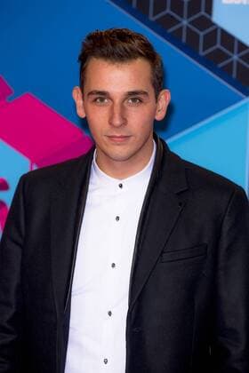 Nielson arrives at the MTV Europe Music Awards in Rotterdam, The Netherlands on November 6, 2016.  ROT20161106850 SVENxHOOGERHUIS