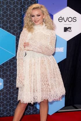 Zara Larsson arrives at the MTV Europe Music Awards in Rotterdam, The Netherlands on November 6, 2016.  ROT20161106854 SVENxHOOGERHUIS