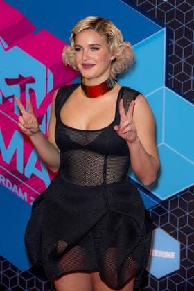 Anne-Marie arrives at the MTV Europe Music Awards in Rotterdam, The Netherlands on November 6, 2016.  ROT20161106875 SVENxHOOGERHUIS