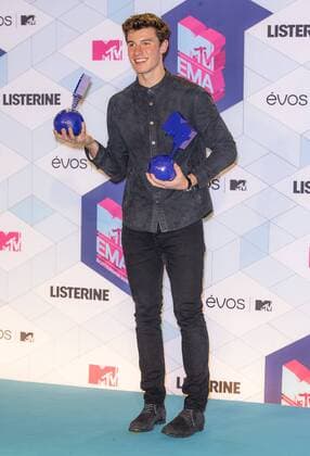 Shawn Mendes arrives in the photo room during the MTV Europe Music Awards in Rotterdam, The Netherlands on November 6, 2016.  ROT20161106920 SVENxHOOGERHUIS
