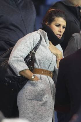 Karine Ferri besucht Fußballspiel in Paris Karine Ferri CELEBRITES : Paris Saint Germain vs Rennes Etienne - Ligue 1 - 06 11 2016 GwendolineLeGoff Panoramic 