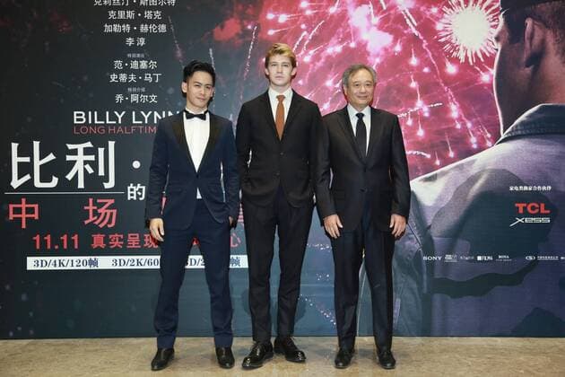Billy Lynns Long Halftime Walk Filmpremiere in Peking BEIJING, CHINA - NOVEMBER 06: (L-R) Actor Mason Lee, his father director Ang Lee and British actor Joe Alwyn attend the premiere of Ang Lee s film Billy Lynn s Long Halftime Walk on November 6, 2016 in Beijing, China.  CFP495115791
