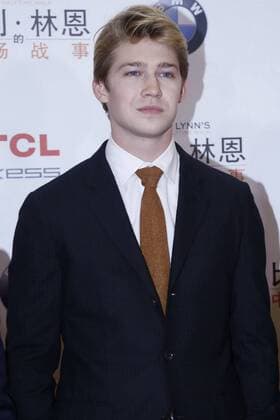 Billy Lynns Long Halftime Walk Filmpremiere in Peking BEIJING, CHINA - NOVEMBER 06: British actor Joe Alwyn attends the premiere of director Ang Lee s film Billy Lynn s Long Halftime Walk on November 6, 2016 in Beijing, China.  CFP495115815