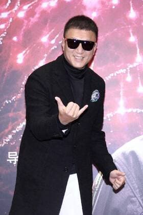 Billy Lynns Long Halftime Walk Filmpremiere in Peking BEIJING, CHINA - NOVEMBER 06: Actor Sun Honglei attends the premiere of director Ang Lee s film Billy Lynn s Long Halftime Walk on November 6, 2016 in Beijing, China.  CFP495116714