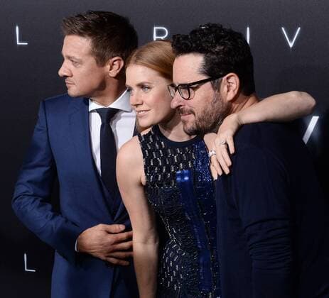 Arrival Filmpremiere in Los Angeles Cast members Jeremy Renner, Amy Adams and director J.J. Abrams attend the premiere of the motion picture sci-fi thriller Arrival at the Regency Village Theatre in the Westwood section of Los Angeles on November 6, 2016. Storyline: When mysterious spacecraft touch down across the globe, an elite team - led by expert linguist Louise Banks (Amy Adams) - are brought together to investigate. As mankind teeters on the verge of global war, Banks and the team race against time for answers - and to find them, she will take a chance that could threaten her life, and quite possibly humanity.  LAP2016110625 JIMxRUYMEN