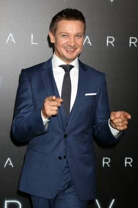 LOS ANGELES - NOV 6: Jeremy Renner at the Arrival Premiere at Village Theater on November 6, 2016 in Westwood, CA  Copyright: xKathyxHutchinsx xIPAx