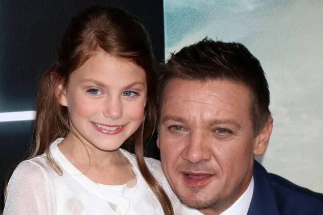 LOS ANGELES - NOV 6: Abigail Pniowsky, Jeremy Renner at the Arrival Premiere at Village Theater on November 6, 2016 in Westwood, CA  Copyright: xKathyxHutchinsx xIPAx