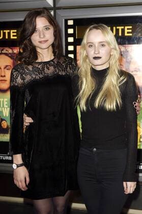 Svenja Jung und Ada Philine Stappenbeck bei der Premiere des Kinofilms Die Mitte der Welt im Kino in der Kulturbrauerei. Berlin, 06.11.2016 Foto:xF.xKernx xFuturexImage