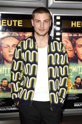 Jannik Schümann bei der Premiere des Kinofilms Die Mitte der Welt im Kino in der Kulturbrauerei. Berlin, 06.11.2016 Foto:xF.xKernx xFuturexImage