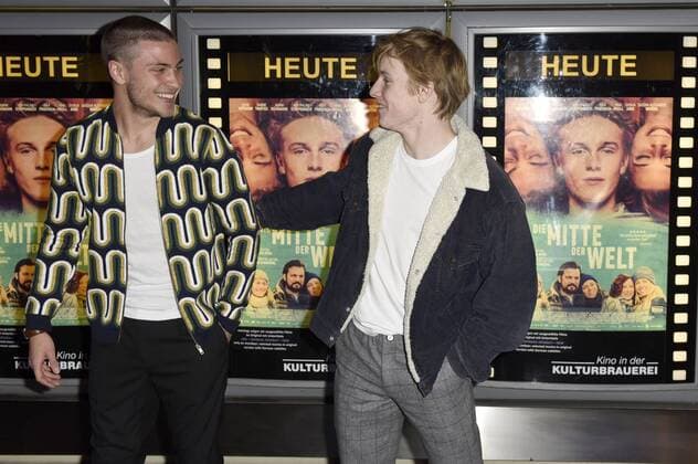 Jannik Schümann und Louis Hofmann bei der Premiere des Kinofilms Die Mitte der Welt im Kino in der Kulturbrauerei. Berlin, 06.11.2016 Foto:xF.xKernx xFuturexImage