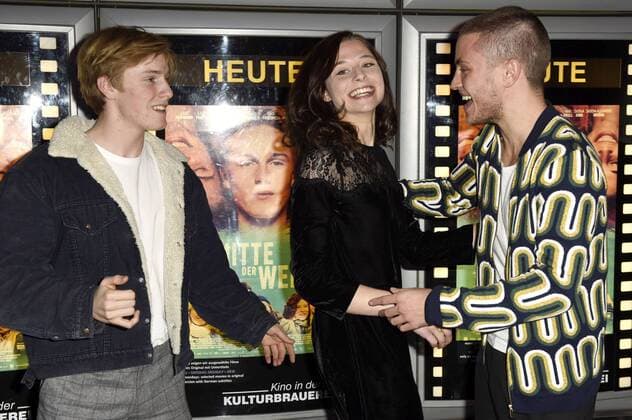 Louis Hofmann, Svenja Jung und Jannik Schümann bei der Premiere des Kinofilms Die Mitte der Welt im Kino in der Kulturbrauerei. Berlin, 06.11.2016 Foto:xF.xKernx xFuturexImage