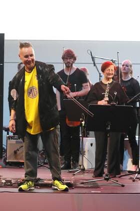 Nigel Kennedy praesentiert sein neues Album My World (Uraufführung) mit dem Deutschen Kammerorchester Berlin bei Driven by Music- im DRIVE.Volkswagen Group Forum Berlin.