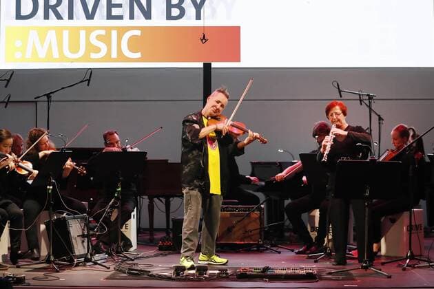 Nigel Kennedy praesentiert sein neues Album My World (Uraufführung) mit dem Deutschen Kammerorchester Berlin bei Driven by Music- im DRIVE.Volkswagen Group Forum Berlin.