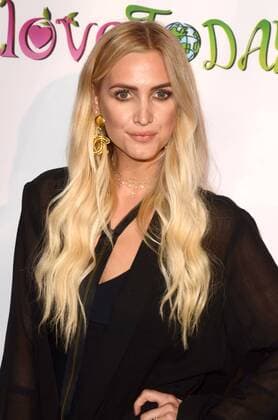 LOS ANGELES - NOV 7: Ashlee Simpson at the God VS Trump Premiere at TCL Chinese 6 Theaters on November 7, 2016 in Los Angeles, CA  Copyright: xHPAx xIPAx