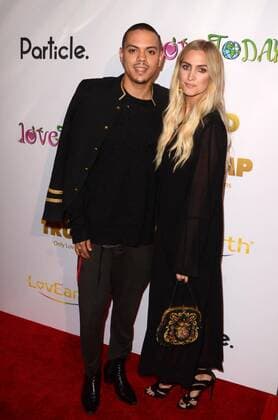 LOS ANGELES - NOV 7: Evan Ross, Ashlee Simpson at the God VS Trump Premiere at TCL Chinese 6 Theaters on November 7, 2016 in Los Angeles, CA  Copyright: xHPAx xIPAx