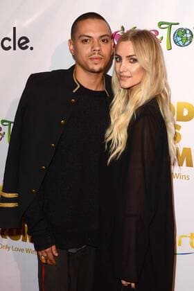 LOS ANGELES - NOV 7: Evan Ross, Ashlee Simpson at the God VS Trump Premiere at TCL Chinese 6 Theaters on November 7, 2016 in Los Angeles, CA  Copyright: xHPAx xIPAx