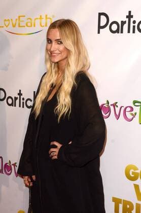 LOS ANGELES - NOV 7: Ashlee Simpson at the God VS Trump Premiere at TCL Chinese 6 Theaters on November 7, 2016 in Los Angeles, CA  Copyright: xHPAx xIPAx