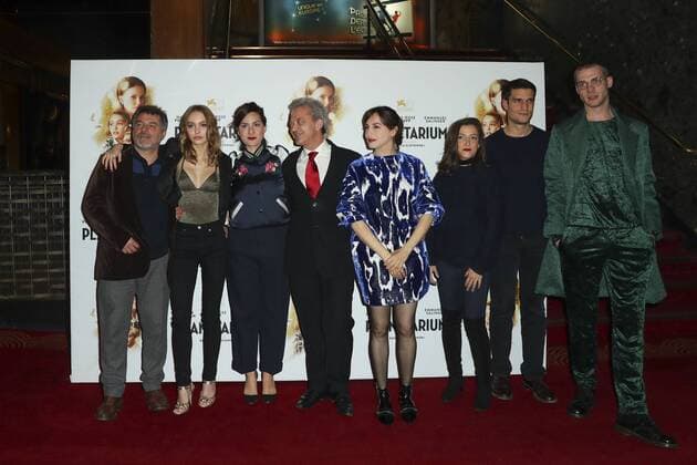 Pierre Salvadori Lily Rose Depp Rebecca Zlotowski Emmanuel Salinger Amira Casar - Photocall Film Planetarium - Paris - 08 11 2016 GwendolineLeGoff Panoramic 