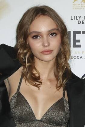 Lily Rose Depp - Photocall Film Planetarium - Paris - 08 11 2016 GwendolineLeGoff Panoramic 