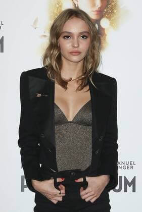 Lily Rose Depp - Photocall Film Planetarium - Paris - 08 11 2016 GwendolineLeGoff Panoramic 