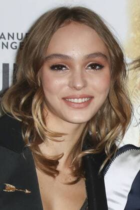 Lily Rose Depp Rebecca Zlotowski Emmanuel Salinger - Photocall Film Planetarium - Paris - 08 11 2016 GwendolineLeGoff Panoramic 